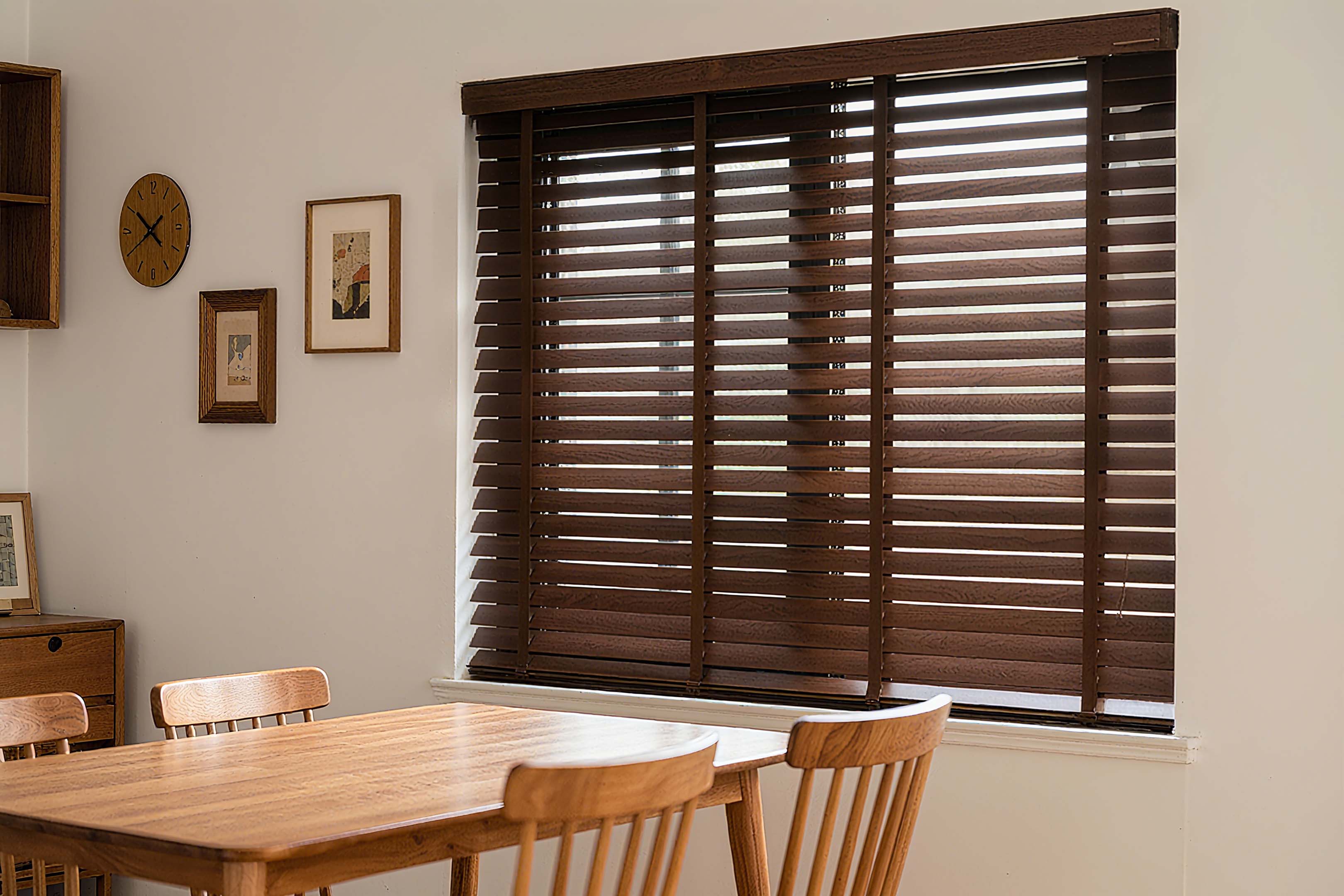 根据图片生成场景图