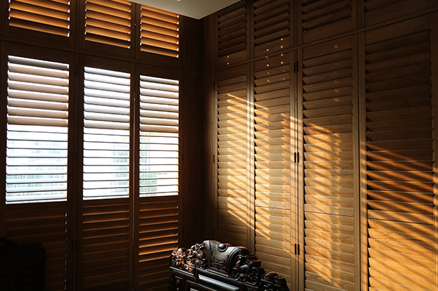 Customer Case | Wooden Shutters Create a Timeless Dining Space